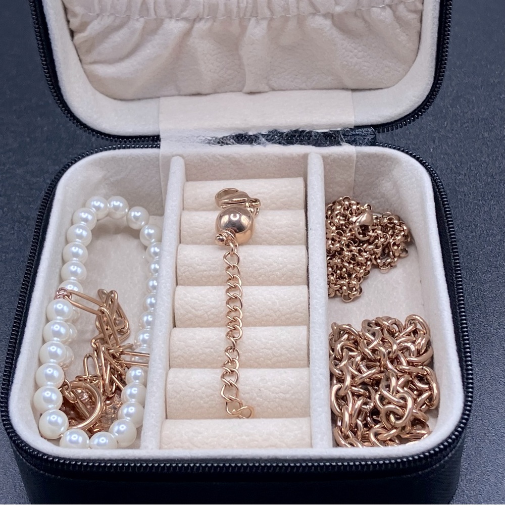 Rose Gold Stainless Steel and Shell Pearl Necklace 4 Piece Set Ever True - Picture 13 of 14